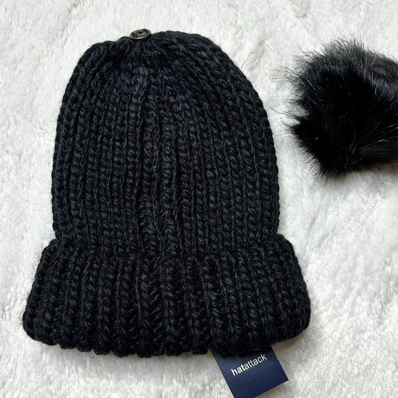 NWT Revolve Hat Attack Bryce Knit Removable Pom Beanie in Black Women’s OS - Picture 4 of 10